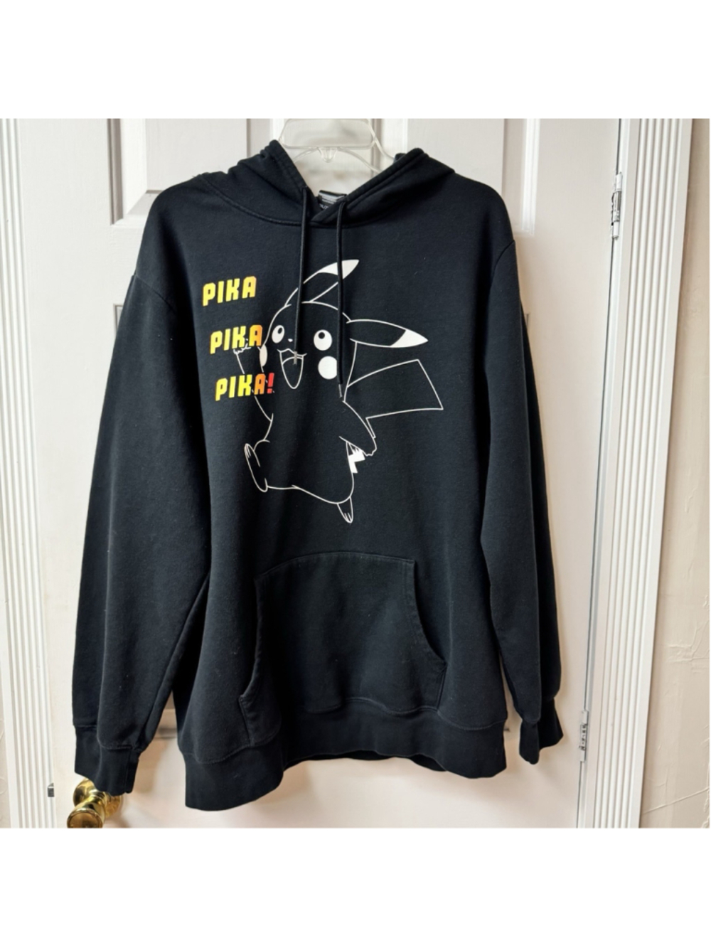 Pokemon Pikachu Hoodie Mens XL Black Graphic Pullover Fleece Pika Pika Graphic